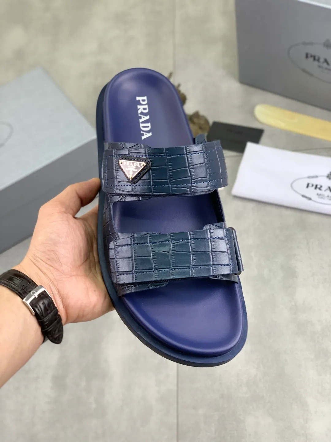 Men's shoes 💰P340💰【New style】🎁🎁🎁 PRADA Prada's new casual slippers, original official website, perfect workmanship, transmitting a kind of noble luxury, sublimating its definition of luxury in Prada's high-end extraordinary craftsmanship. Original combination outsole, code number: 38-44 (45 customized) Multiple colors 🉑️ to choose from